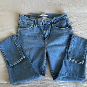 Way cute Levi 720 high rise skinny jeans